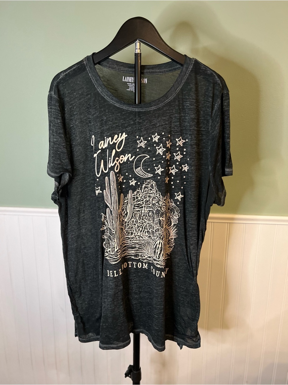 Lainey Wilson Black Short-Sleeve Bell Bottom Country Tee. Size XL